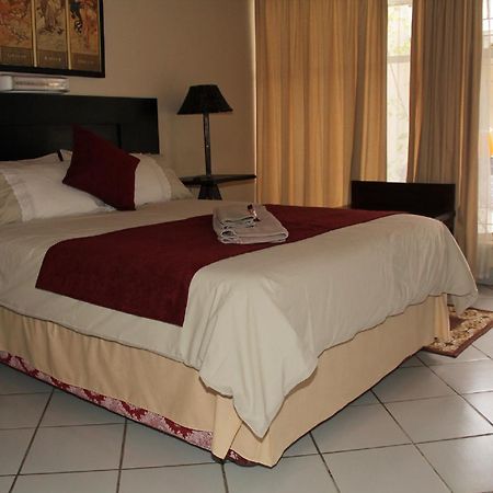 Rustenburg Guesthouse Ngoại thất bức ảnh