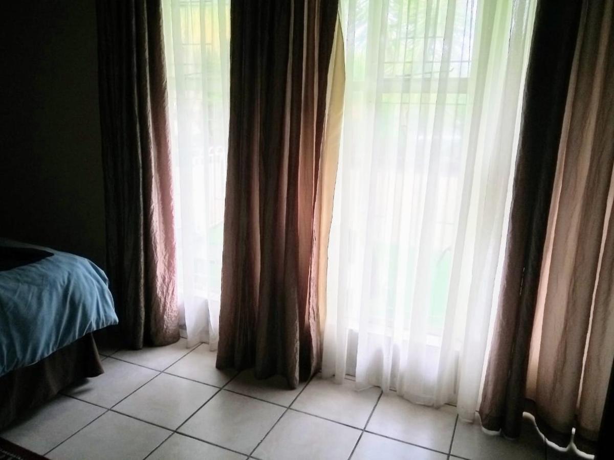 Rustenburg Guesthouse Ngoại thất bức ảnh