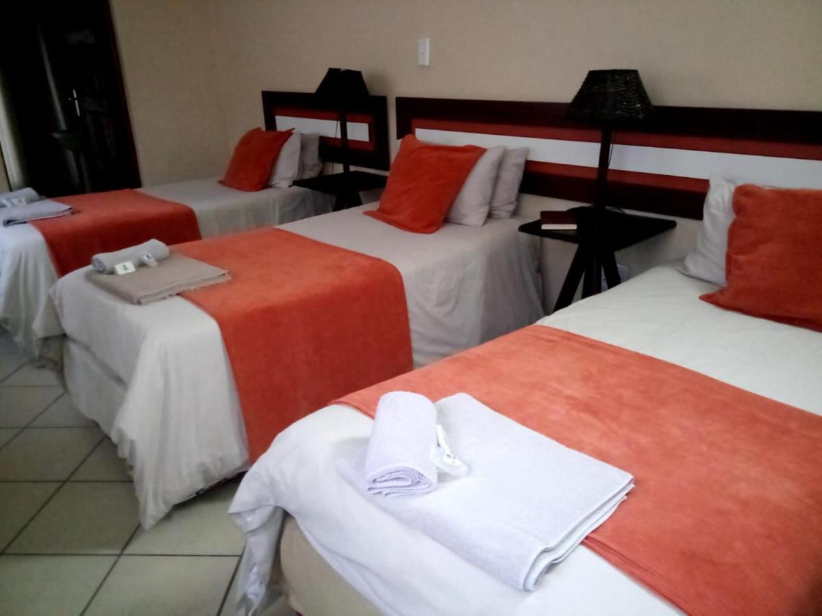 Rustenburg Guesthouse Ngoại thất bức ảnh
