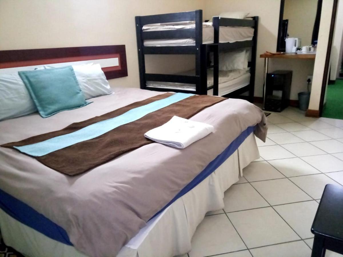 Rustenburg Guesthouse Ngoại thất bức ảnh