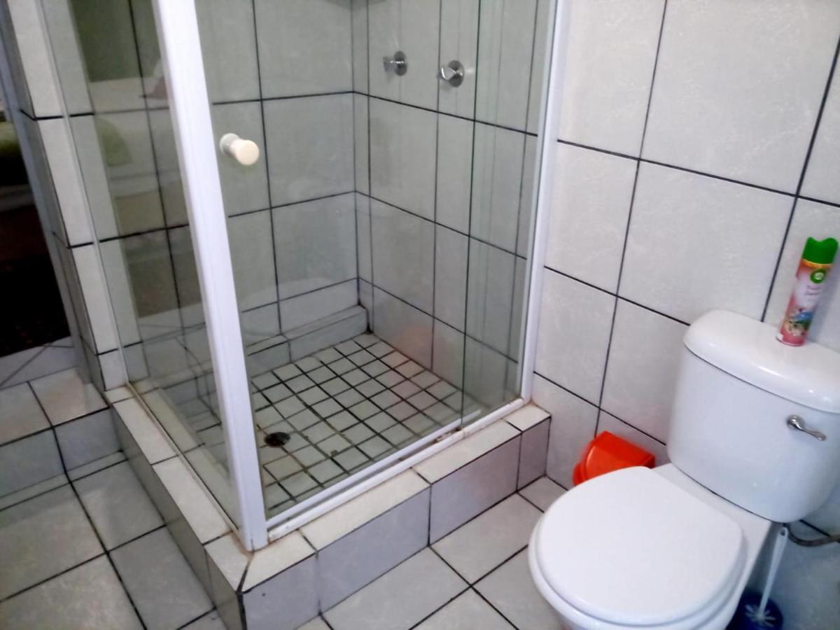 Rustenburg Guesthouse Ngoại thất bức ảnh