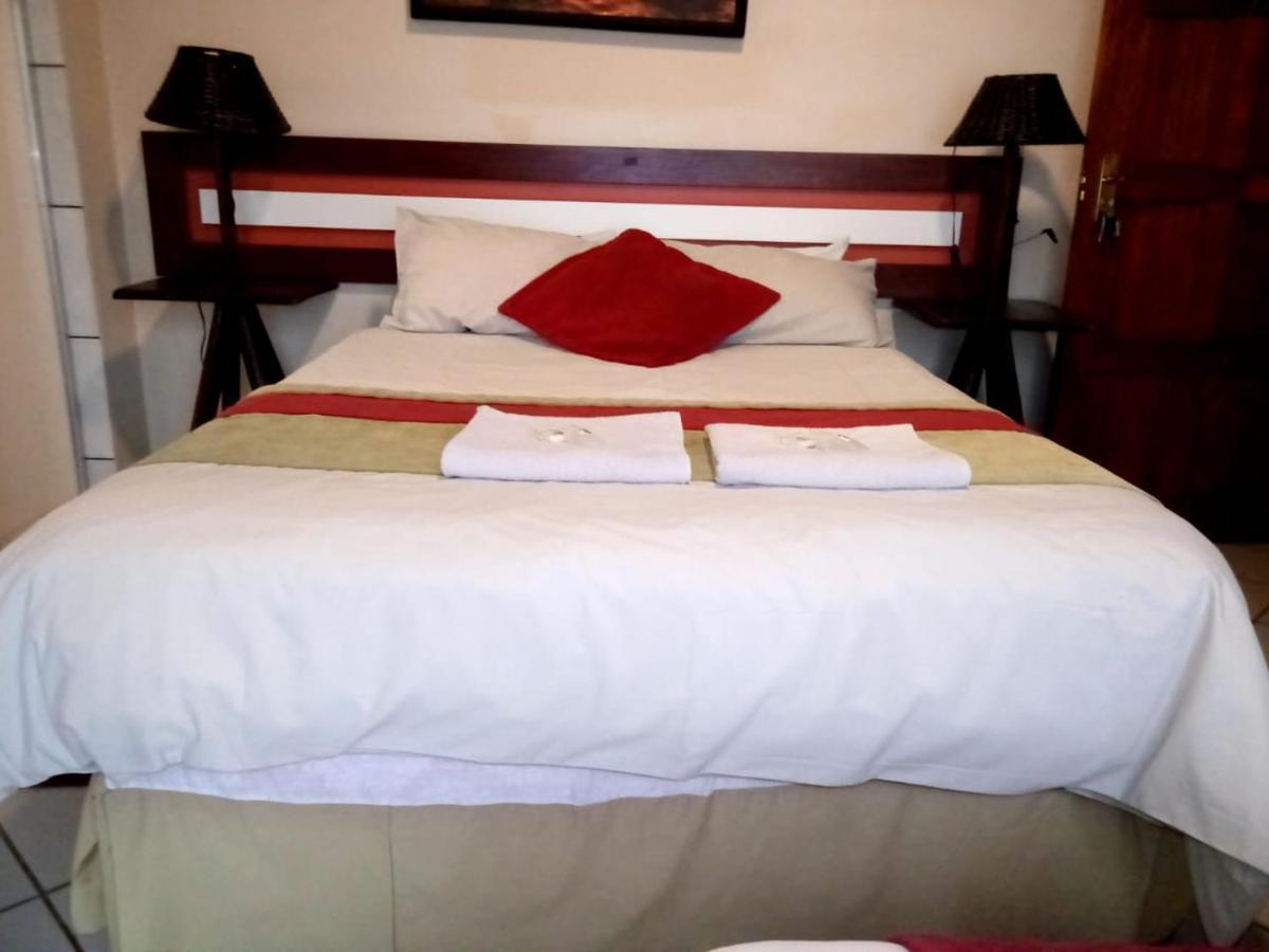 Rustenburg Guesthouse Ngoại thất bức ảnh