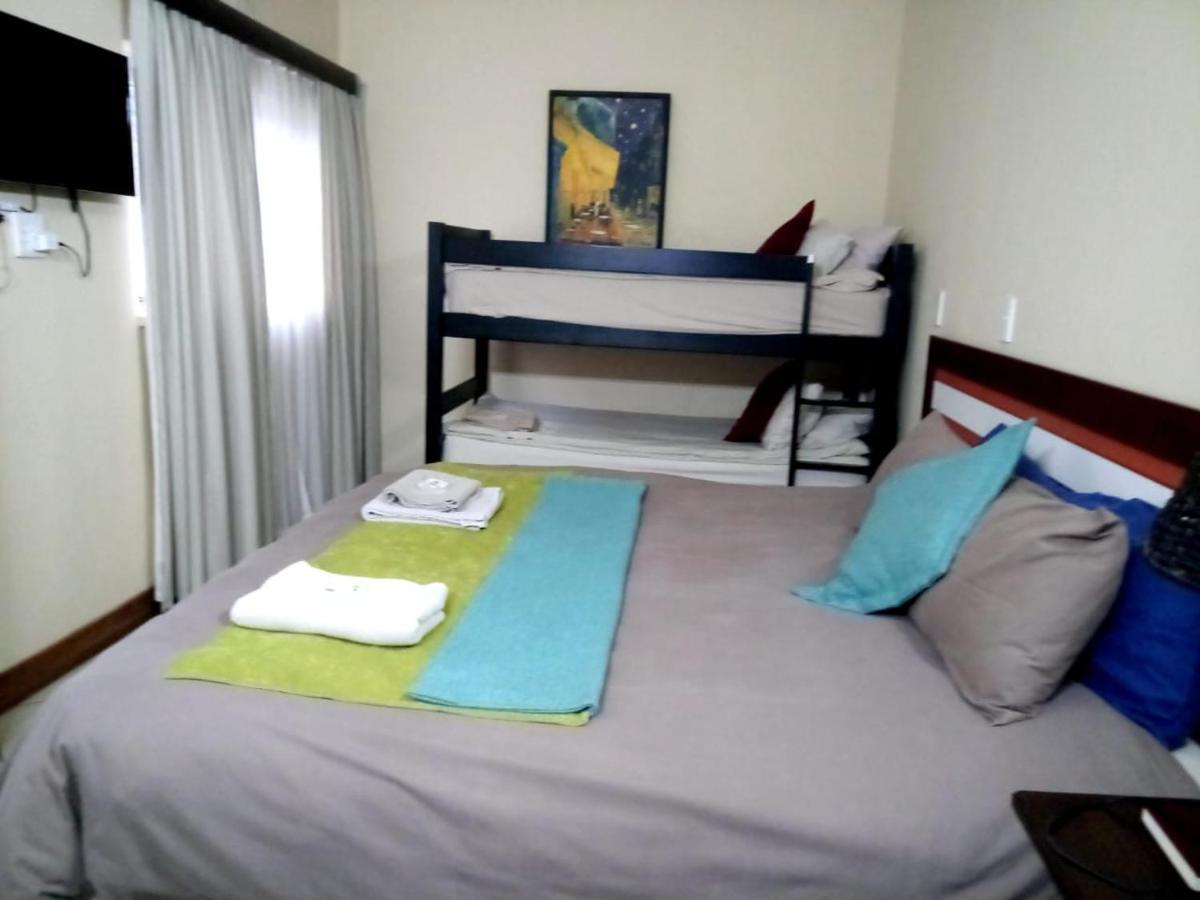 Rustenburg Guesthouse Ngoại thất bức ảnh