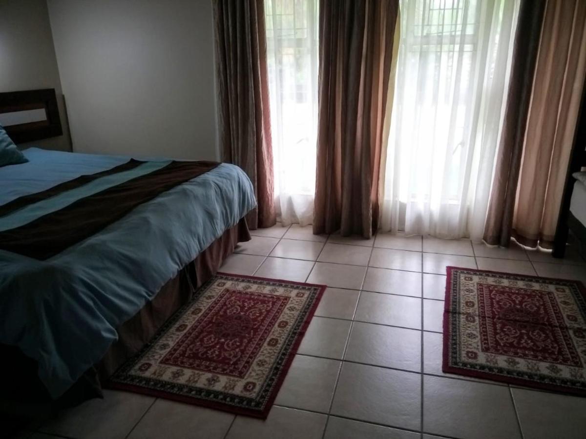 Rustenburg Guesthouse Ngoại thất bức ảnh