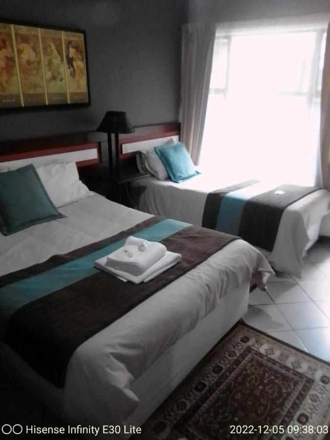 Rustenburg Guesthouse Ngoại thất bức ảnh