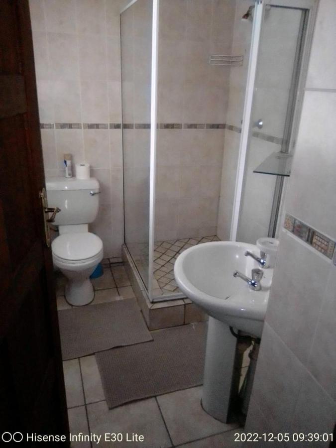 Rustenburg Guesthouse Ngoại thất bức ảnh