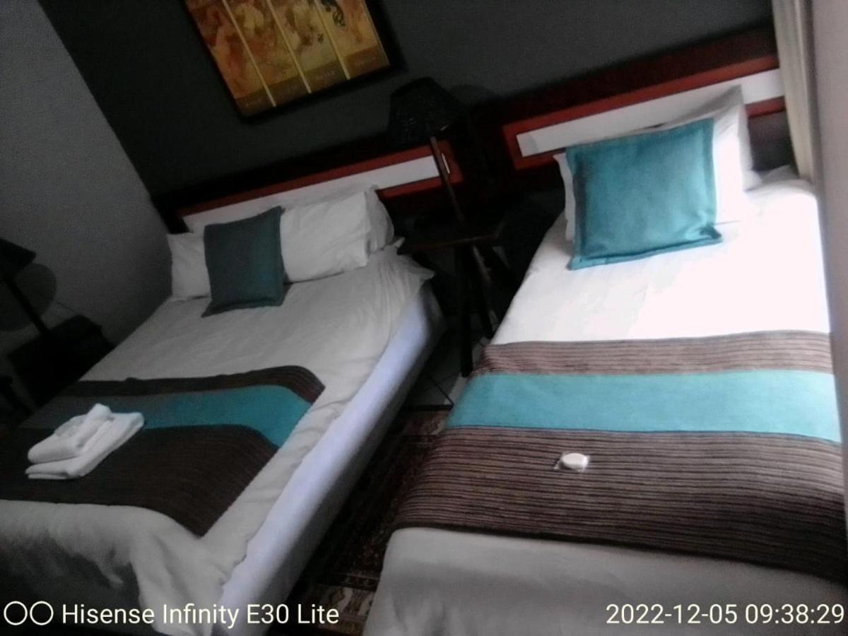 Rustenburg Guesthouse Ngoại thất bức ảnh