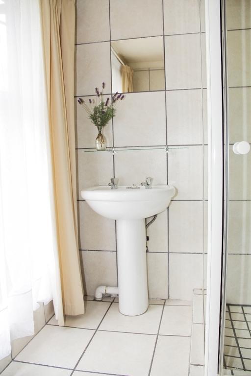 Rustenburg Guesthouse Ngoại thất bức ảnh