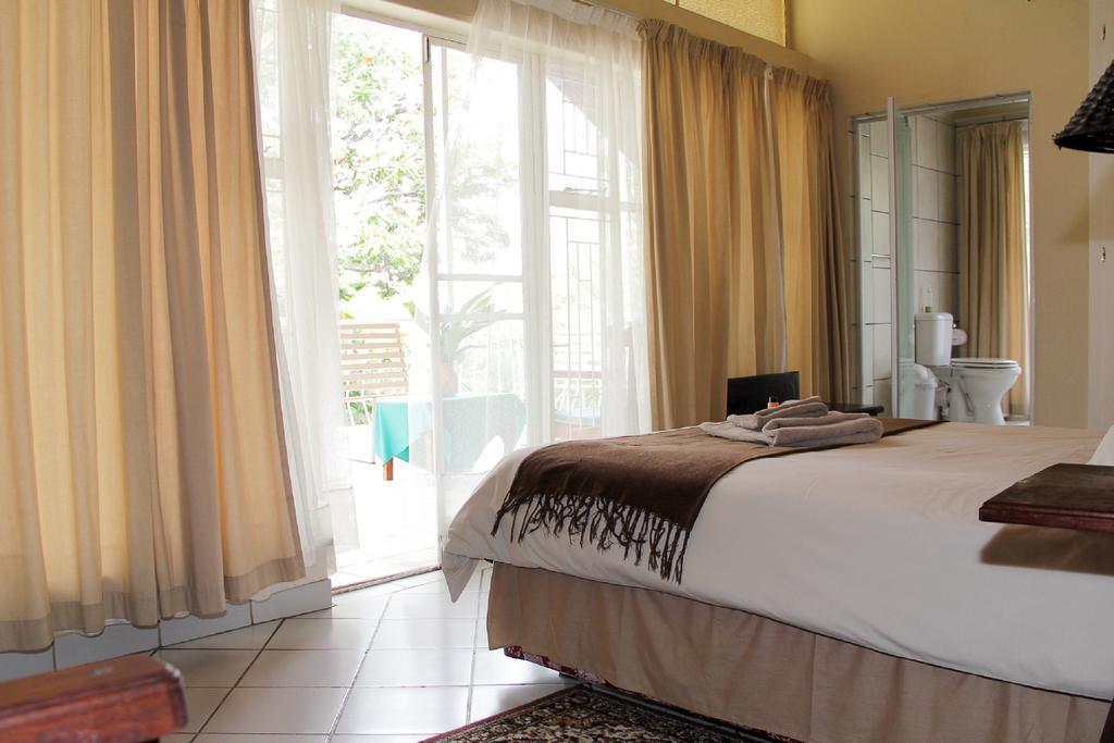 Rustenburg Guesthouse Ngoại thất bức ảnh