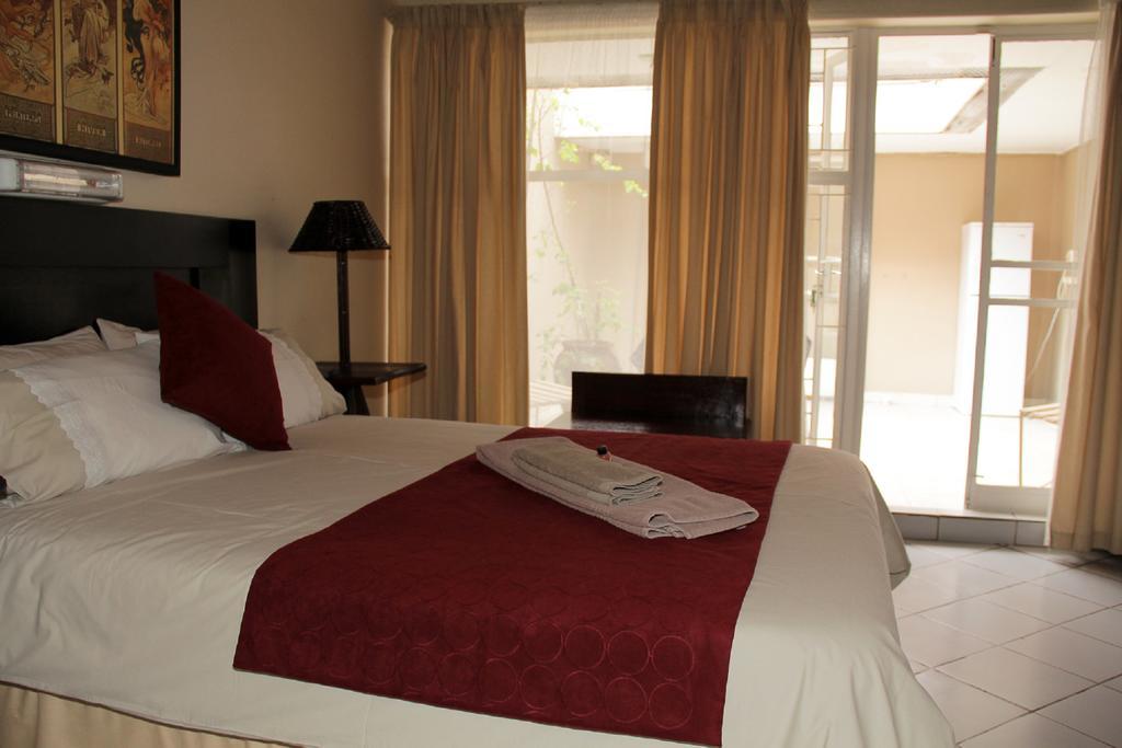 Rustenburg Guesthouse Ngoại thất bức ảnh