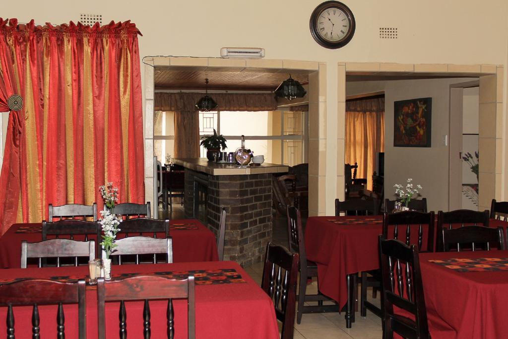 Rustenburg Guesthouse Ngoại thất bức ảnh