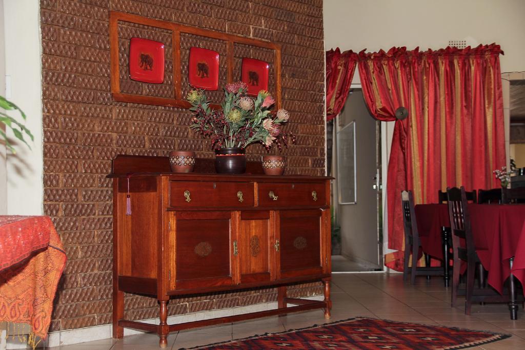 Rustenburg Guesthouse Ngoại thất bức ảnh