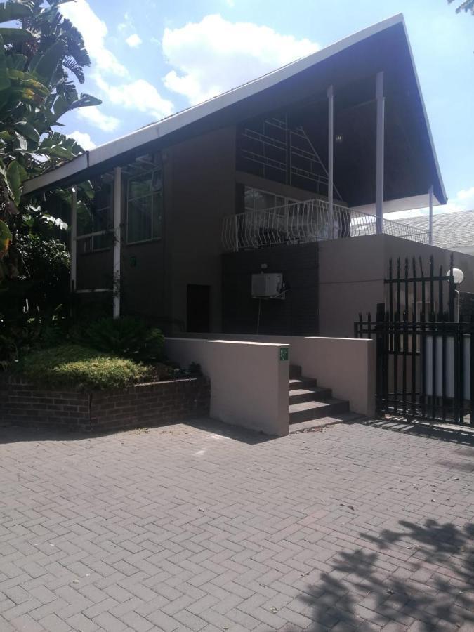 Rustenburg Guesthouse Ngoại thất bức ảnh