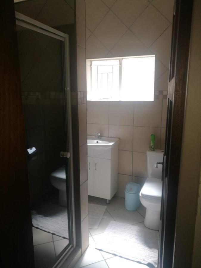 Rustenburg Guesthouse Ngoại thất bức ảnh