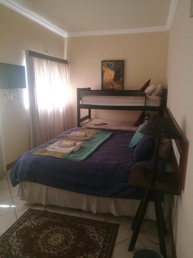 Rustenburg Guesthouse Ngoại thất bức ảnh
